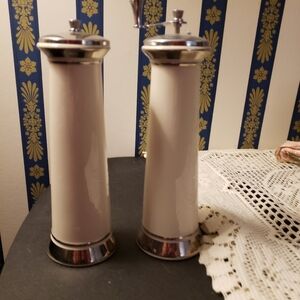 Lenox Cream and Platinum Retired OLYMPIA COLLECTION Hand-Decorated SALT CELLER &